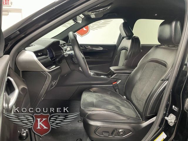 Used 2023 Jeep Grand Cherokee Altitude image 11