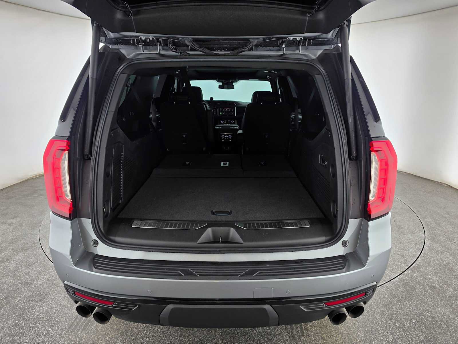 Used 2023 GMC Yukon XL Denali AWD/4WD image 16
