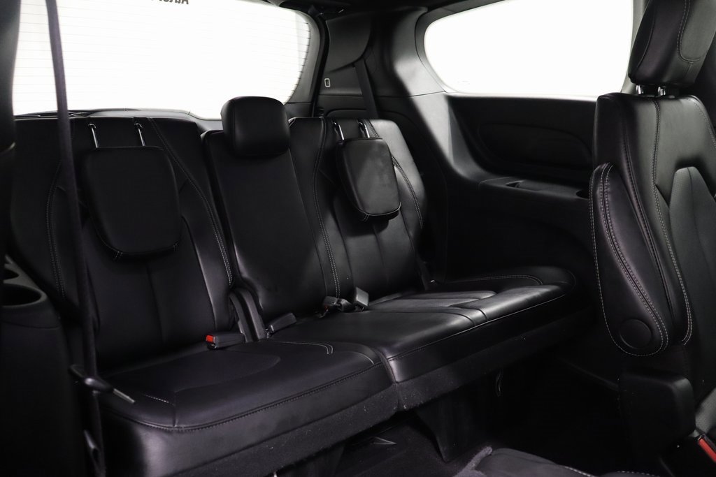 Used 2025 Chrysler Pacifica Select image 17