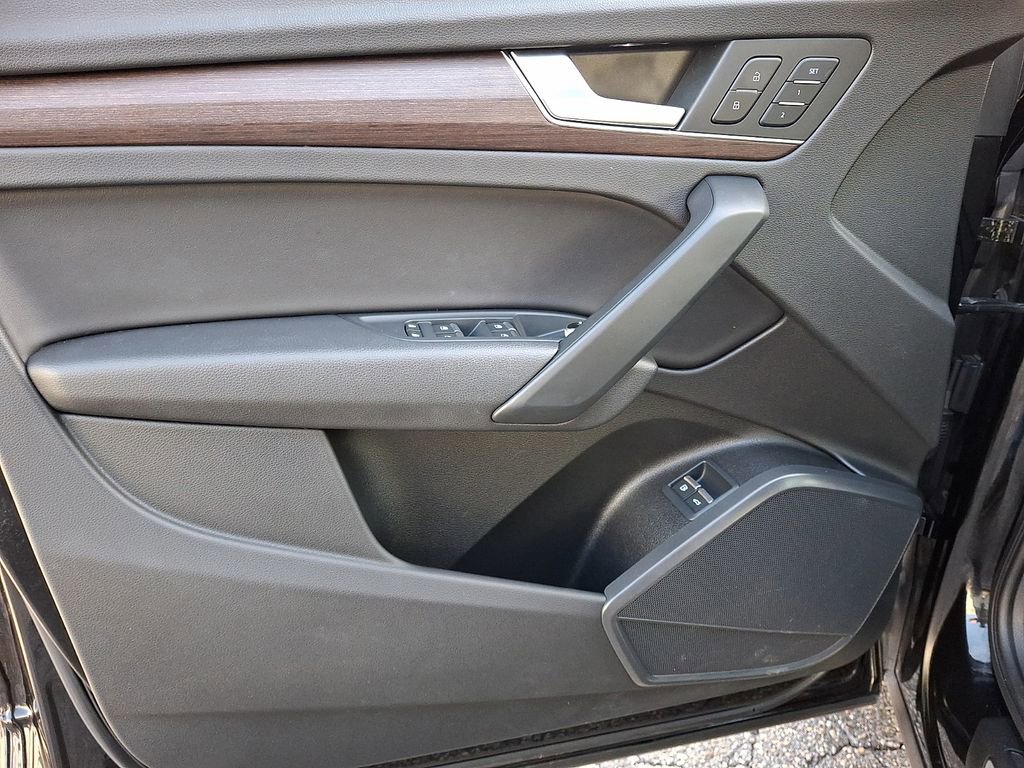 Used 2021 Audi Q5 e Premium w/ Convenience Package image 13