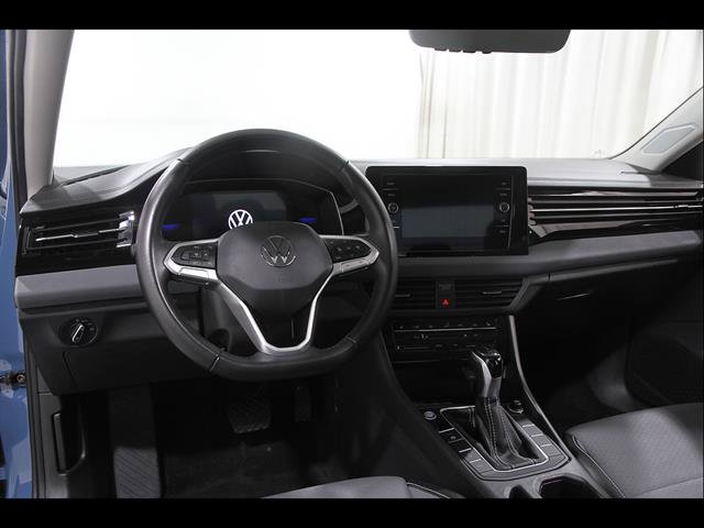 Certified 2025 Volkswagen Jetta SE FWD image 6