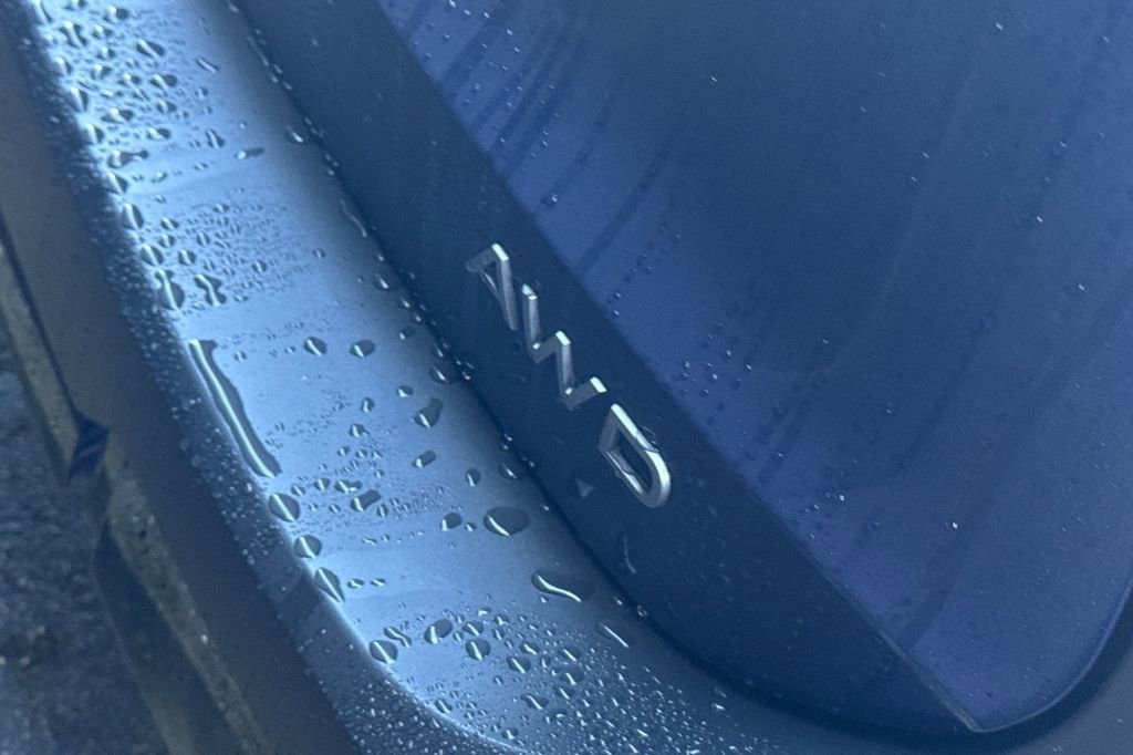 Used 2025 Nissan Kicks SV w/ Charging Package image 7