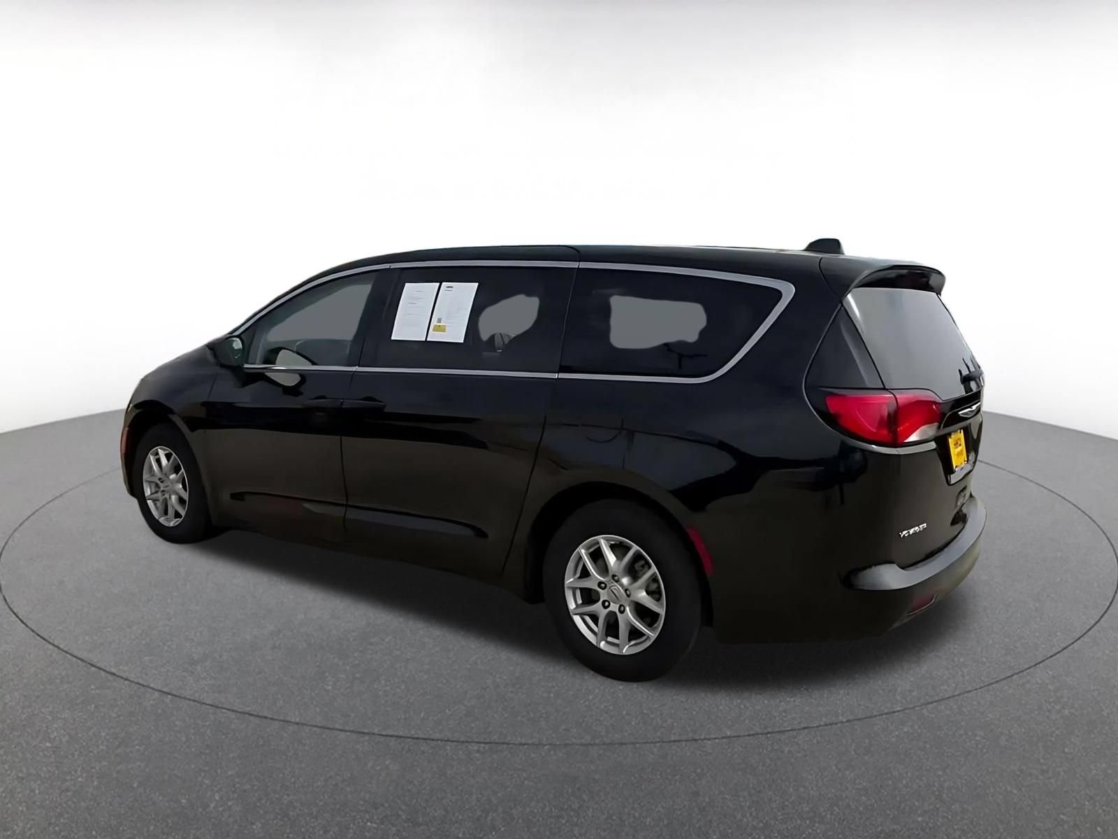 Used 2024 Chrysler Voyager LX FWD image 9
