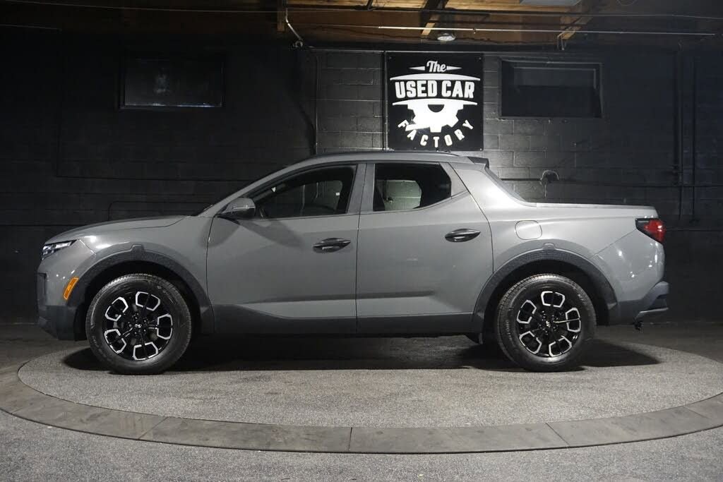 Used 2022 Hyundai Santa Cruz SEL w/ Activity Package FWD image 2