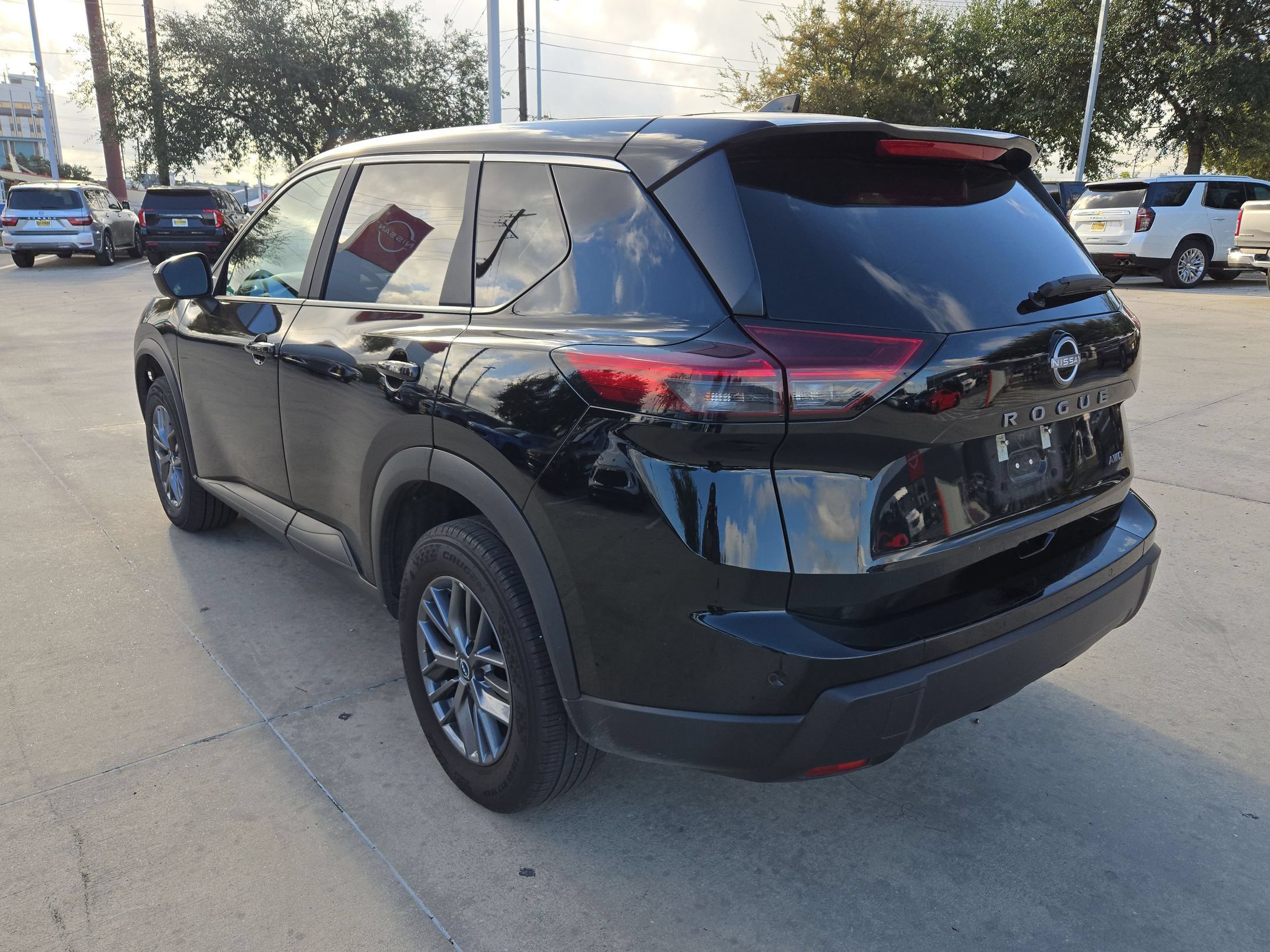 Certified 2026 Nissan Rogue SV AWD/4WD image 5