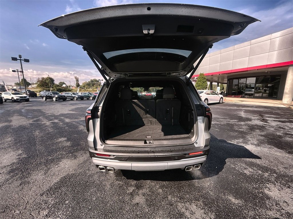 Used 2025 Chevrolet Traverse LT w/ LPO, Floor Liner Package image 30