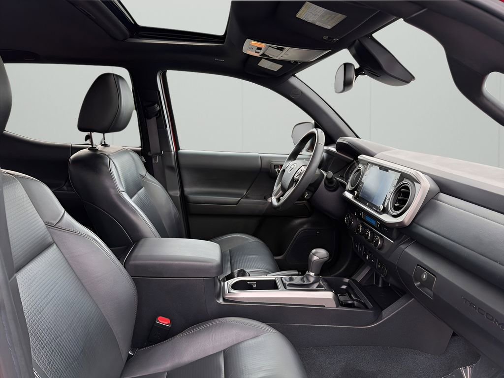 Used 2022 Toyota Tacoma Limited AWD/4WD image 18