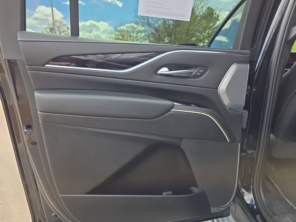 Used 2023 Cadillac Escalade ESV V image 16