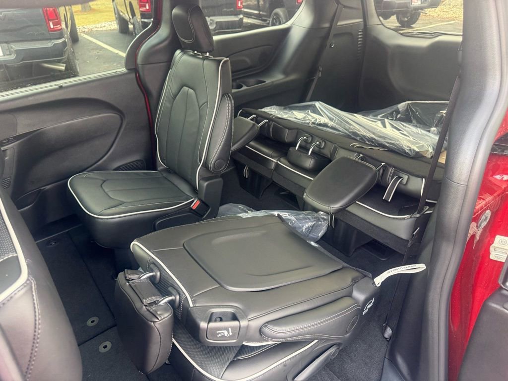 New 2026 Chrysler Pacifica Limited w/ S Appearance Package image 54