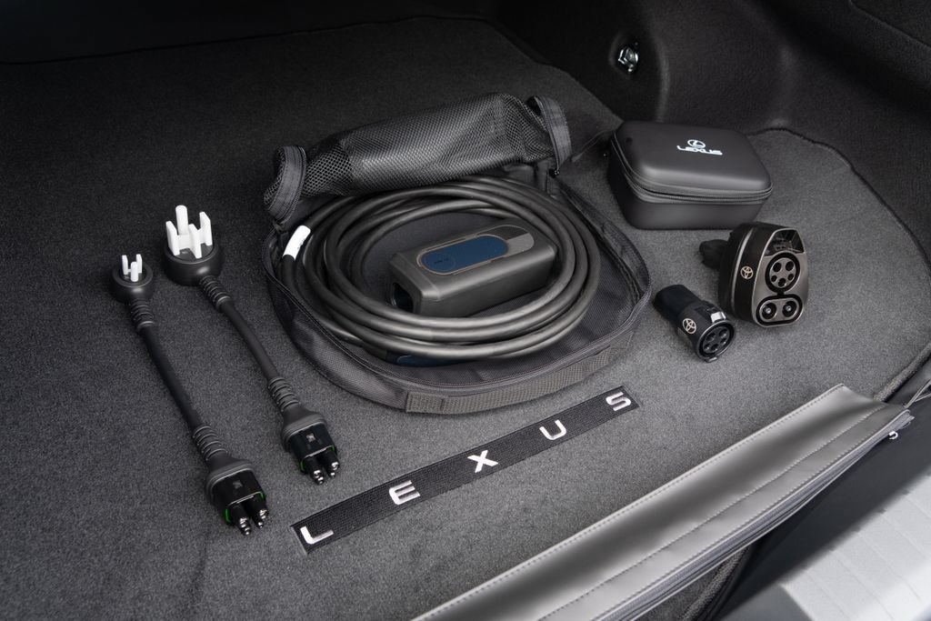 New 2026 Lexus ES 350e FWD image 13