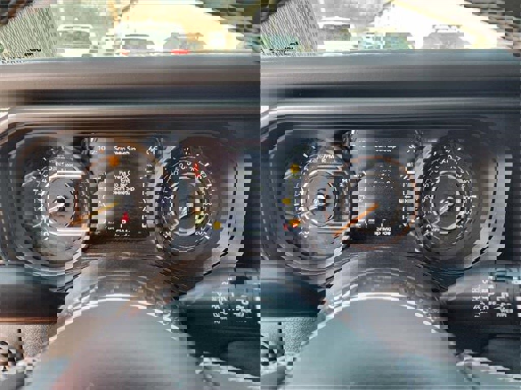 New 2025 Jeep Wrangler Unlimited Sahara w/ Dual Top Group image 18