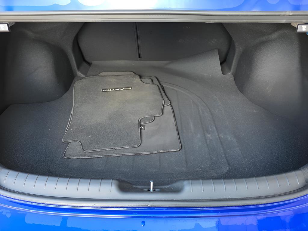 Certified 2025 Hyundai Elantra Limited image 14