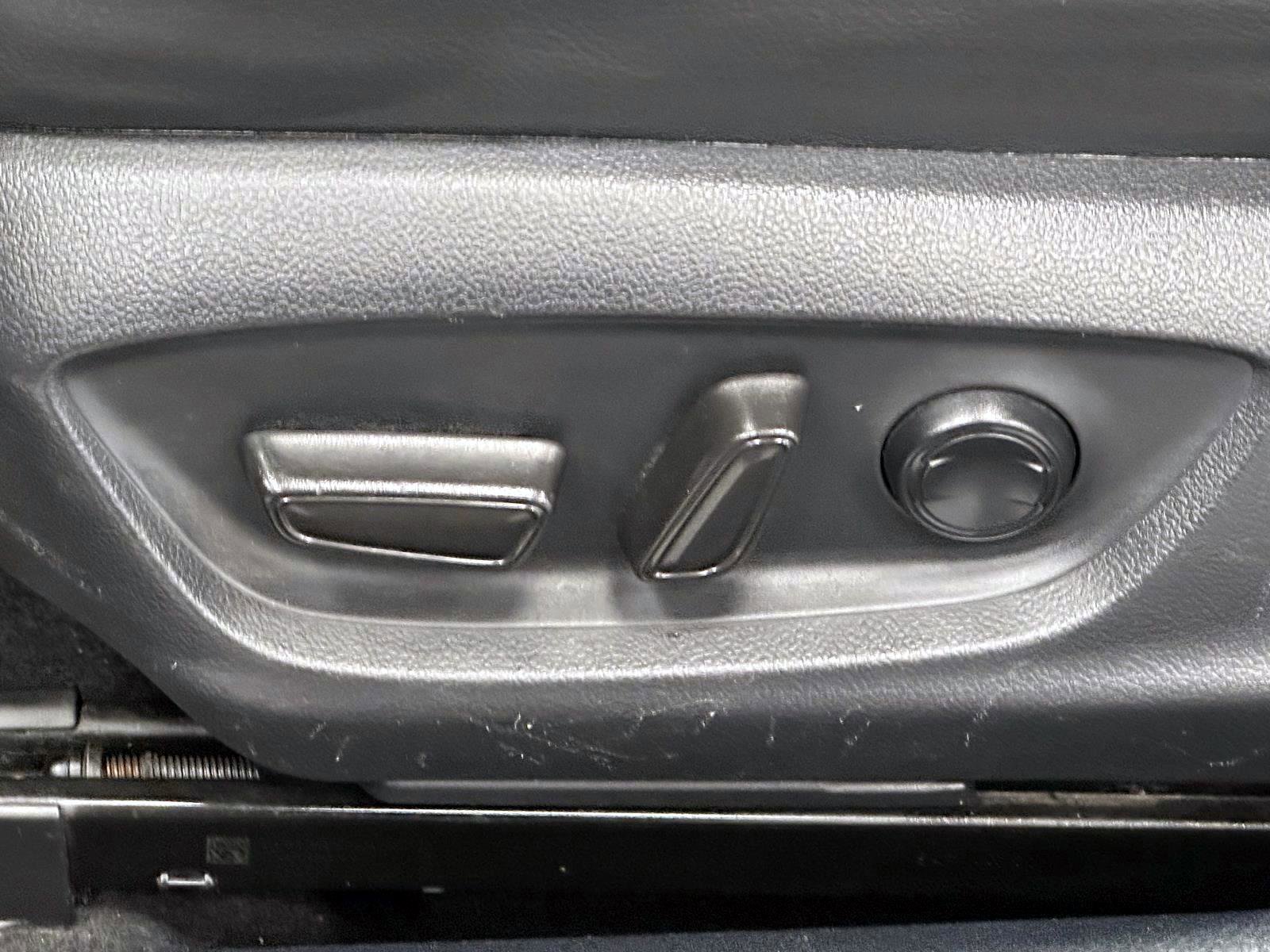 Certified 2019 Toyota Camry SE image 13