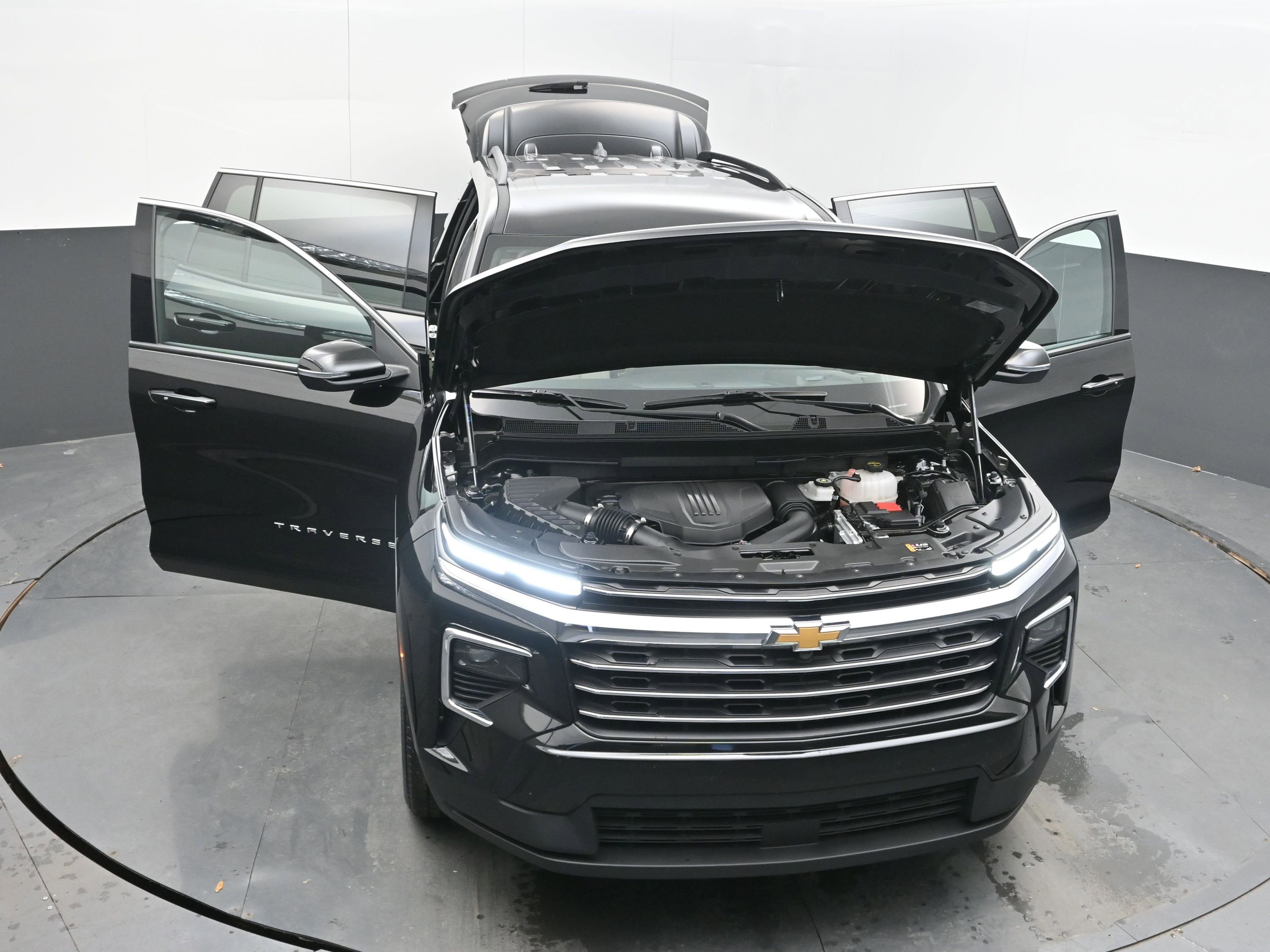 Used 2025 Chevrolet Traverse LT image 42