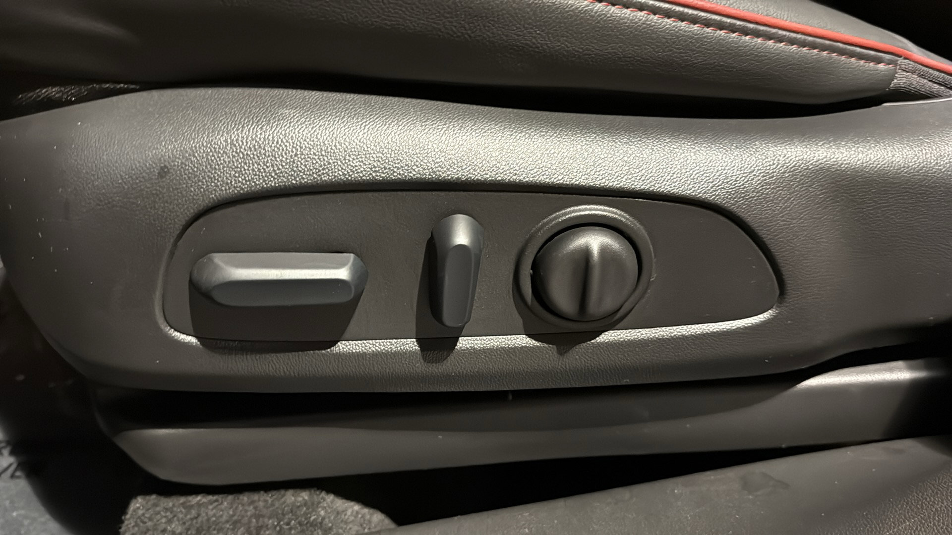 Used 2025 Chevrolet TrailBlazer RS w/ Convenience Package image 12