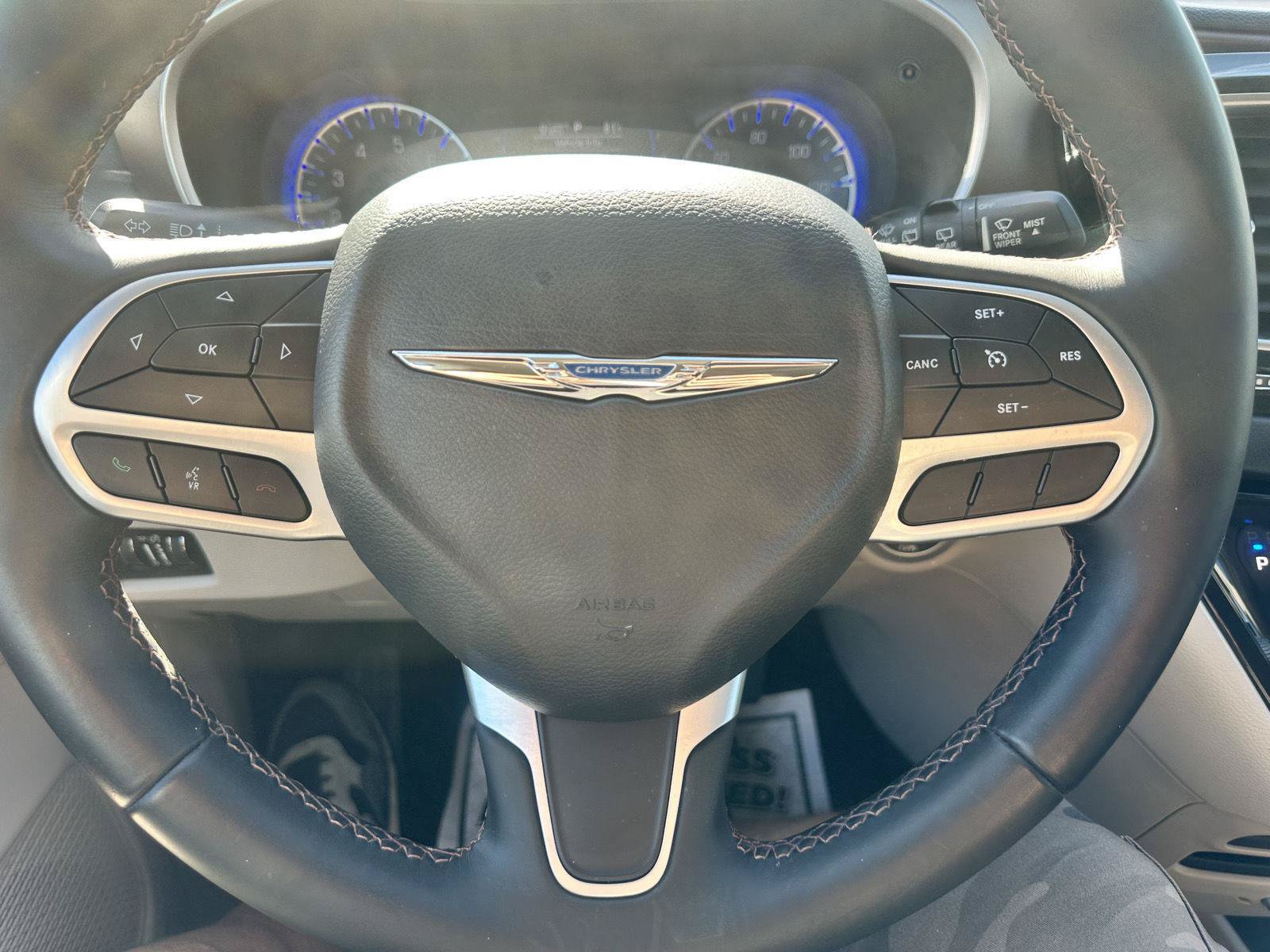 Used 2018 Chrysler Pacifica Touring-L FWD image 22