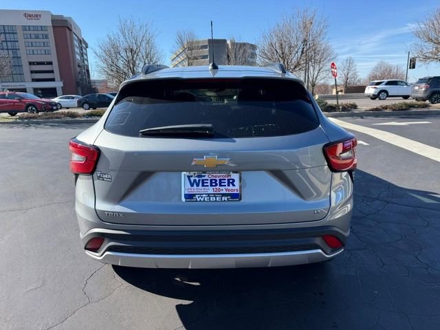 Used 2025 Chevrolet Trax LT w/ Driver Confidence Package image 6