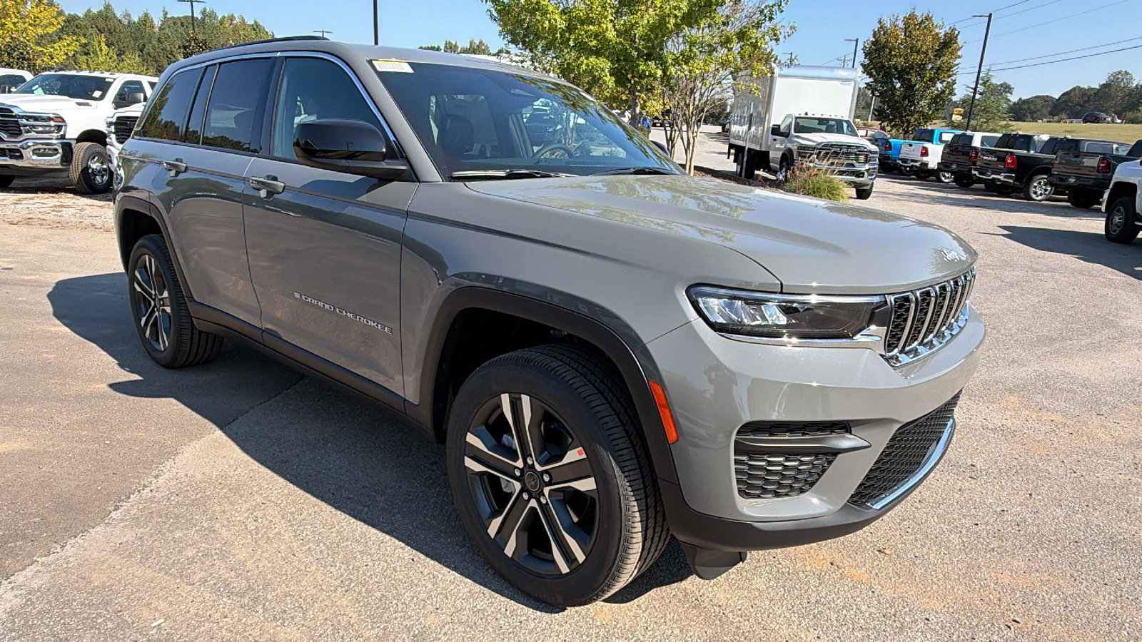 New 2027 Jeep Grand Cherokee Laredo X AWD/4WD image 5