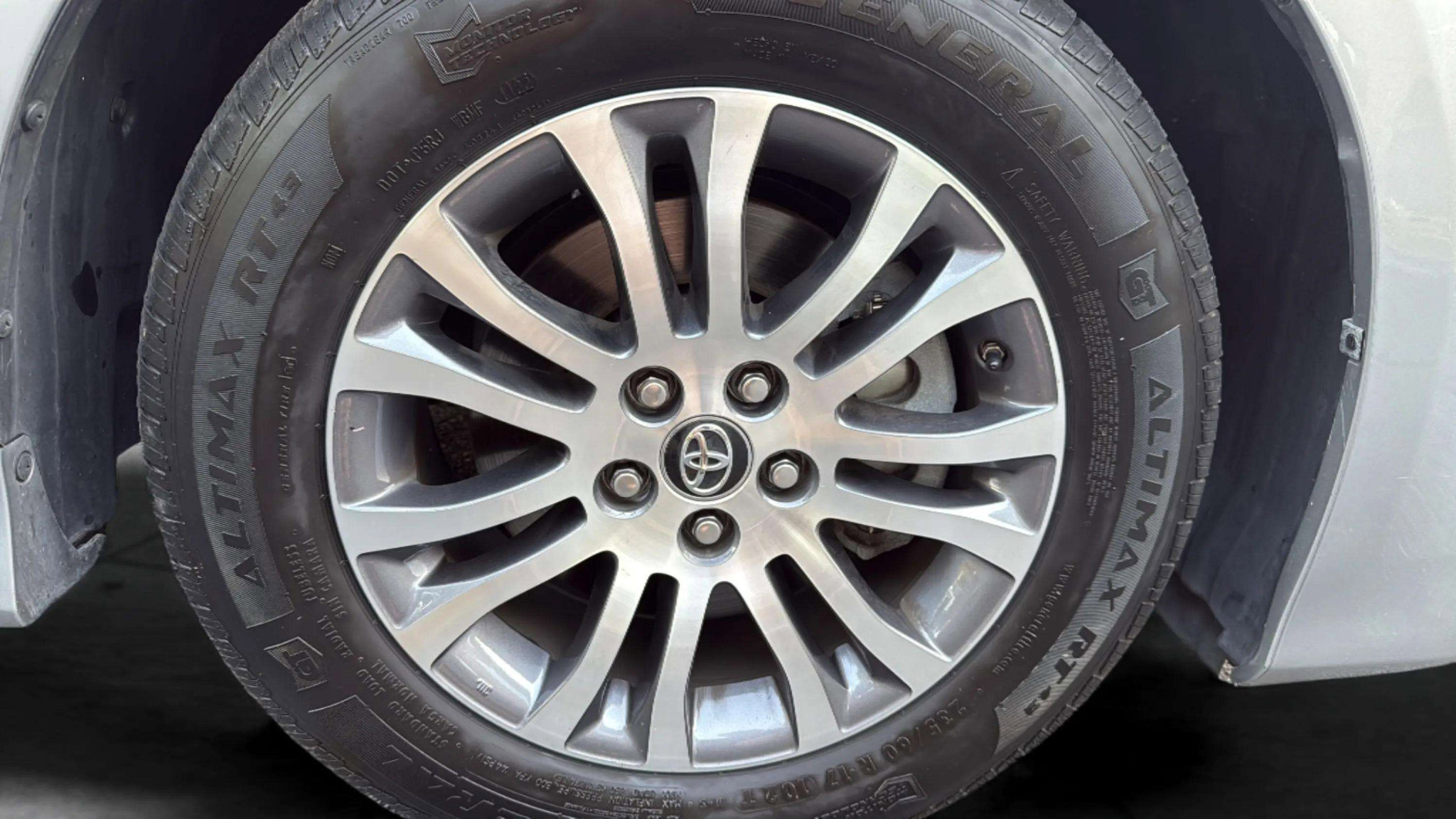 Used 2018 Toyota Sienna XLE image 54