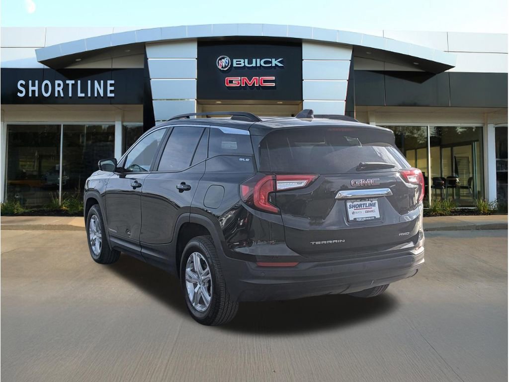 Used 2023 GMC Terrain SLE w/ Driver Convenience Package image 2