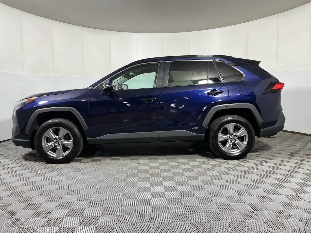 Used 2022 Toyota RAV4 XLE AWD/4WD image 5