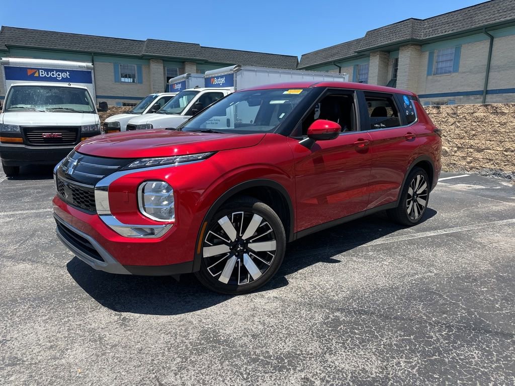 Used 2025 Mitsubishi Outlander SE AWD/4WD image 1