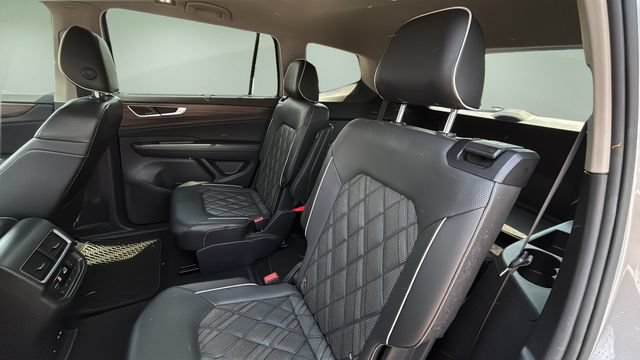 Used 2024 Volkswagen Atlas SEL Premium R-Line AWD/4WD image 20