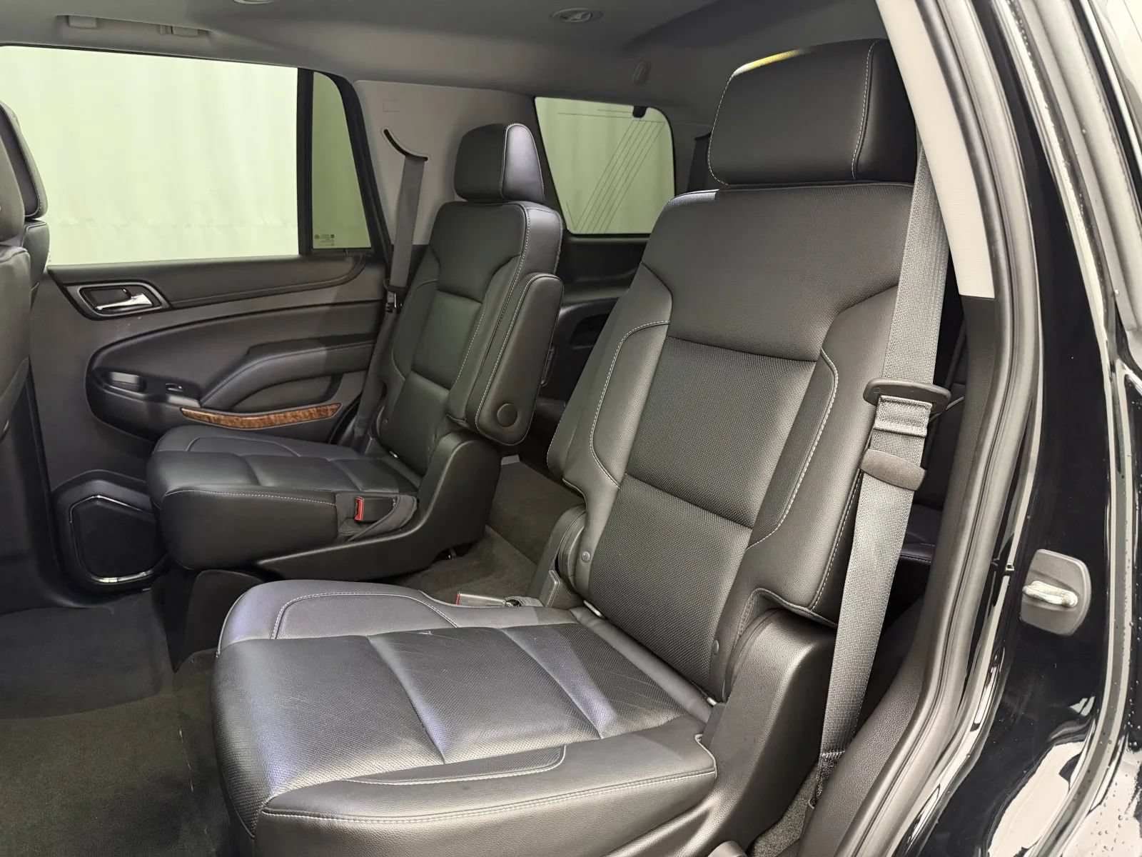 Used 2018 Chevrolet Tahoe Premier AWD/4WD image 28