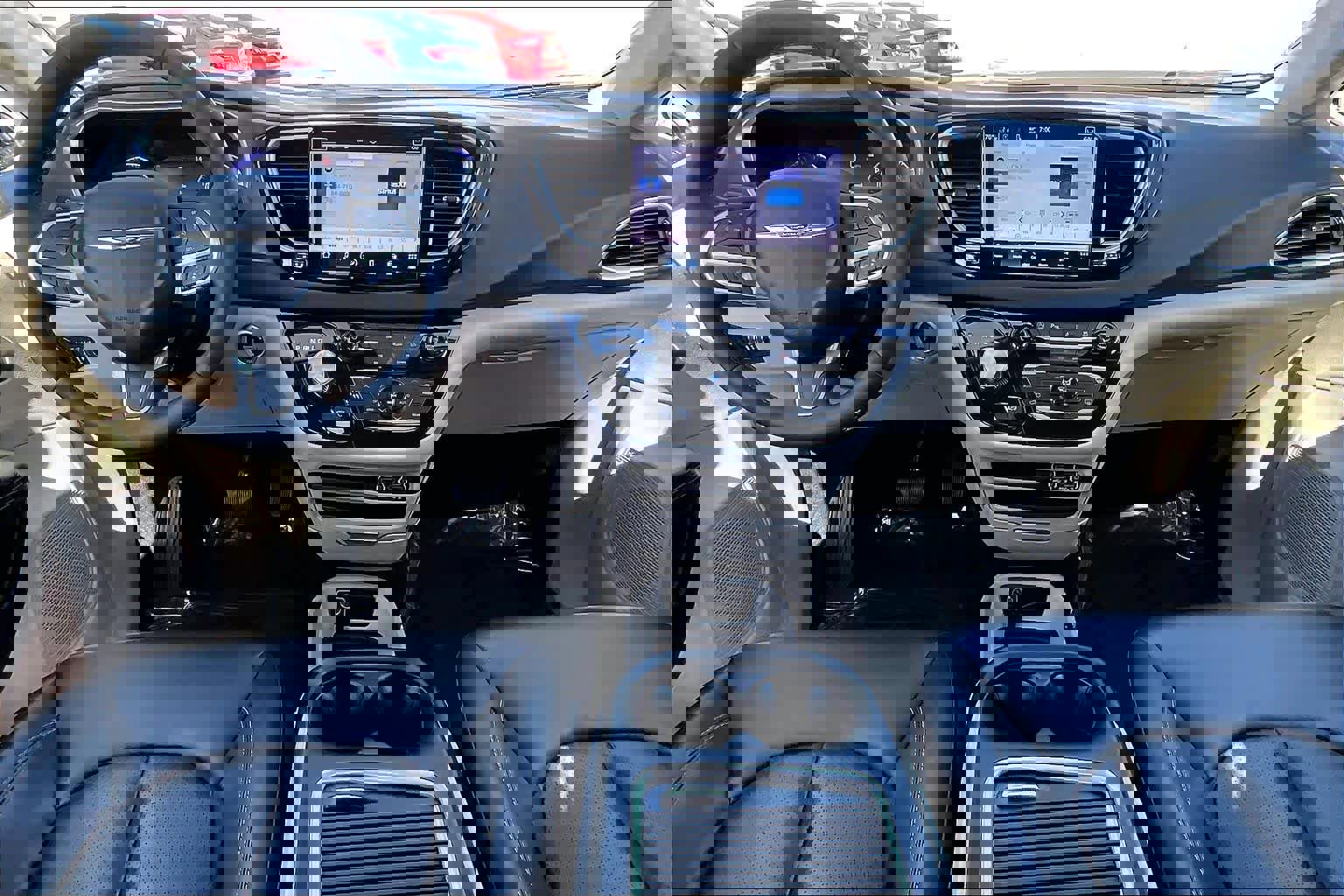 Used 2023 Chrysler Pacifica Touring-L image 15