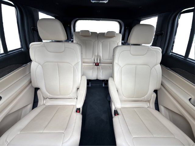 Used 2023 Jeep Grand Cherokee L Limited w/ Luxury Tech Group II AWD/4WD image 16