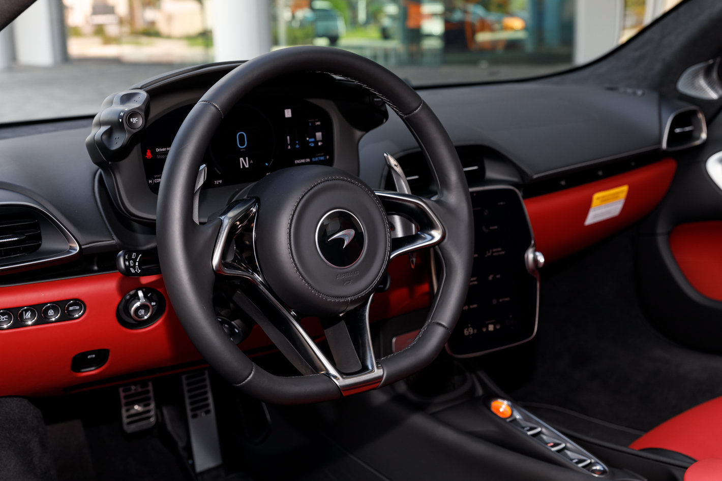 Used 2026 McLaren Artura Spider RWD image 39