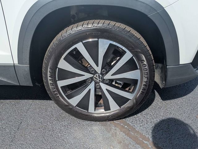 Used 2022 Volkswagen Taos SE FWD image 11
