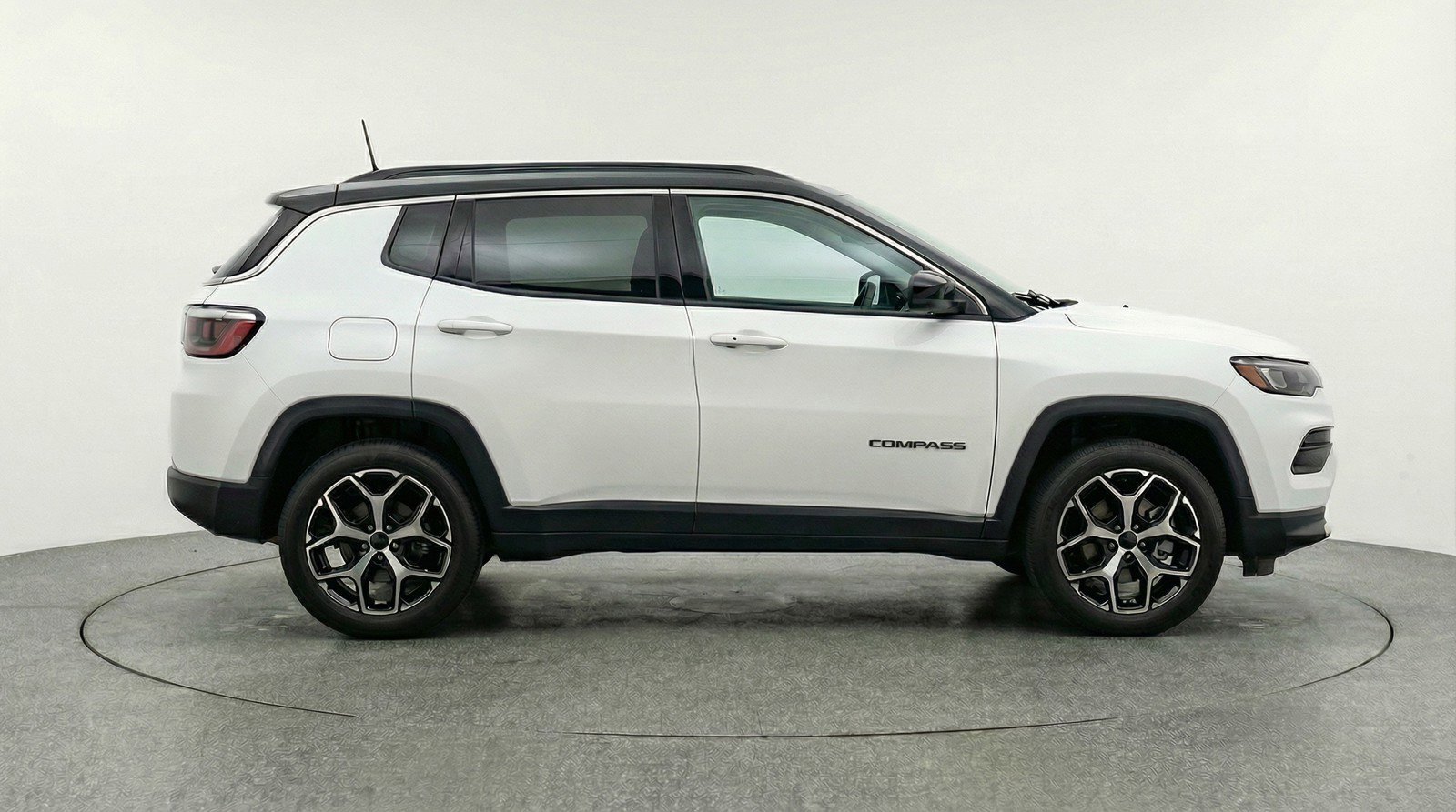 Used 2025 Jeep Compass Limited image 11