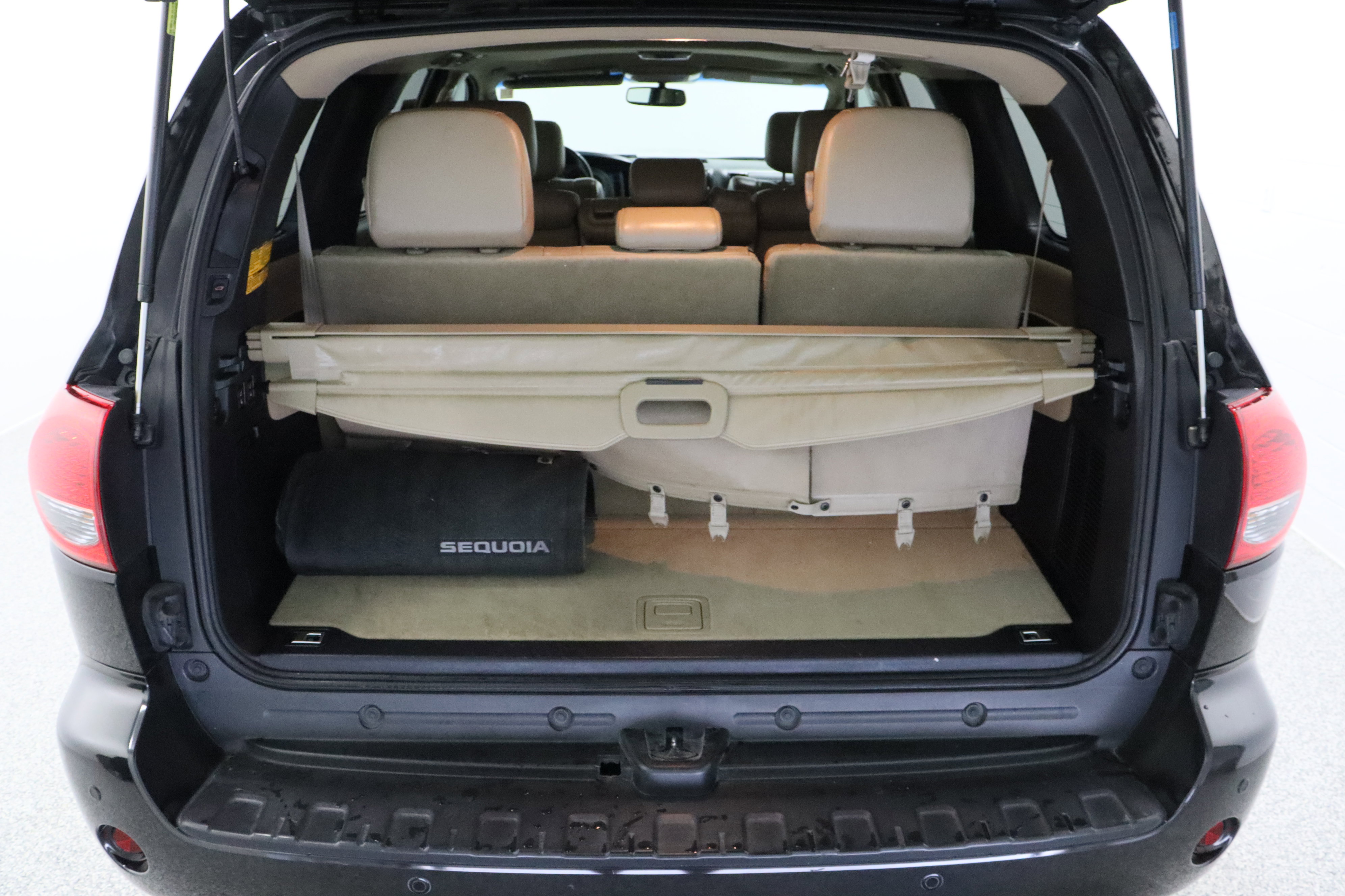 Used 2014 Toyota Sequoia Limited RWD image 35