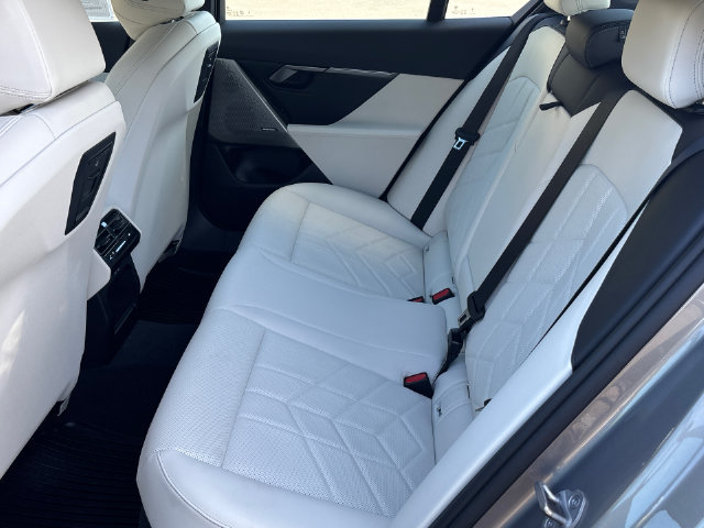 Used 2024 BMW 530i w/ Convenience Package RWD image 19
