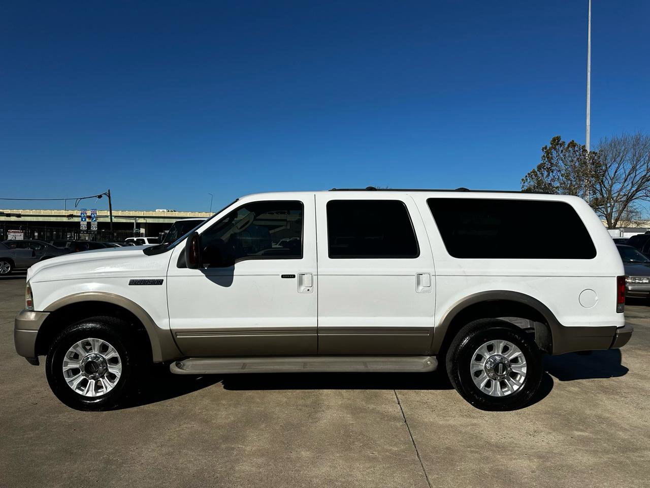 Used 2005 Ford Excursion Eddie Bauer image 2
