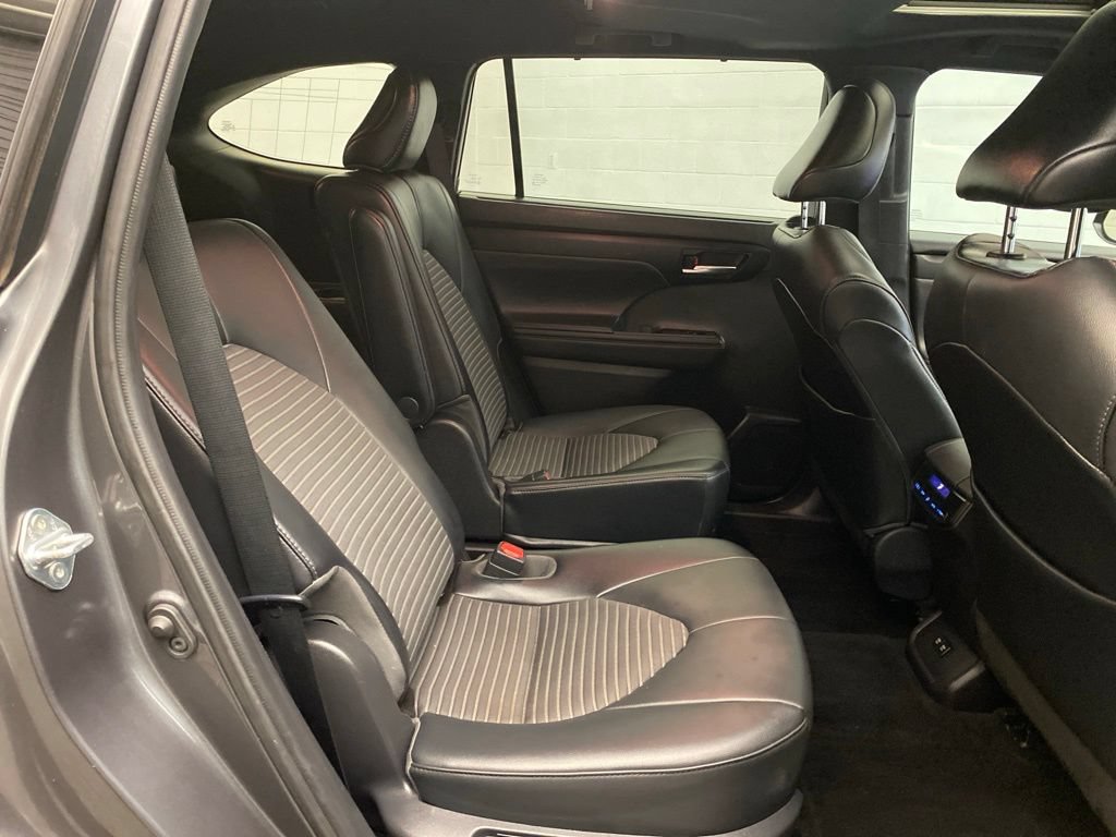 Used 2021 Toyota Highlander XSE AWD/4WD image 28