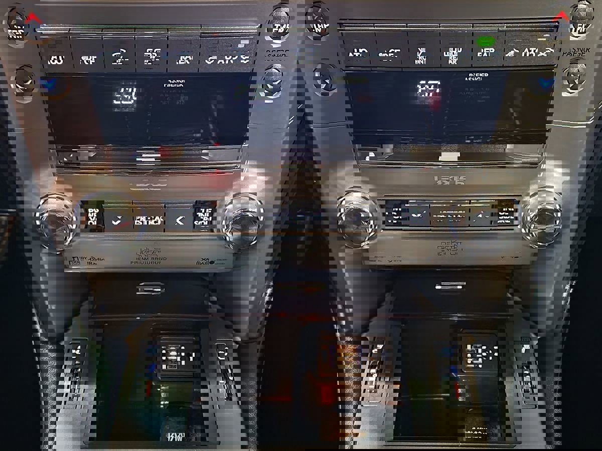 Used 2017 Lexus GX 460 Luxury w/ Preferred Accessory Package image 37