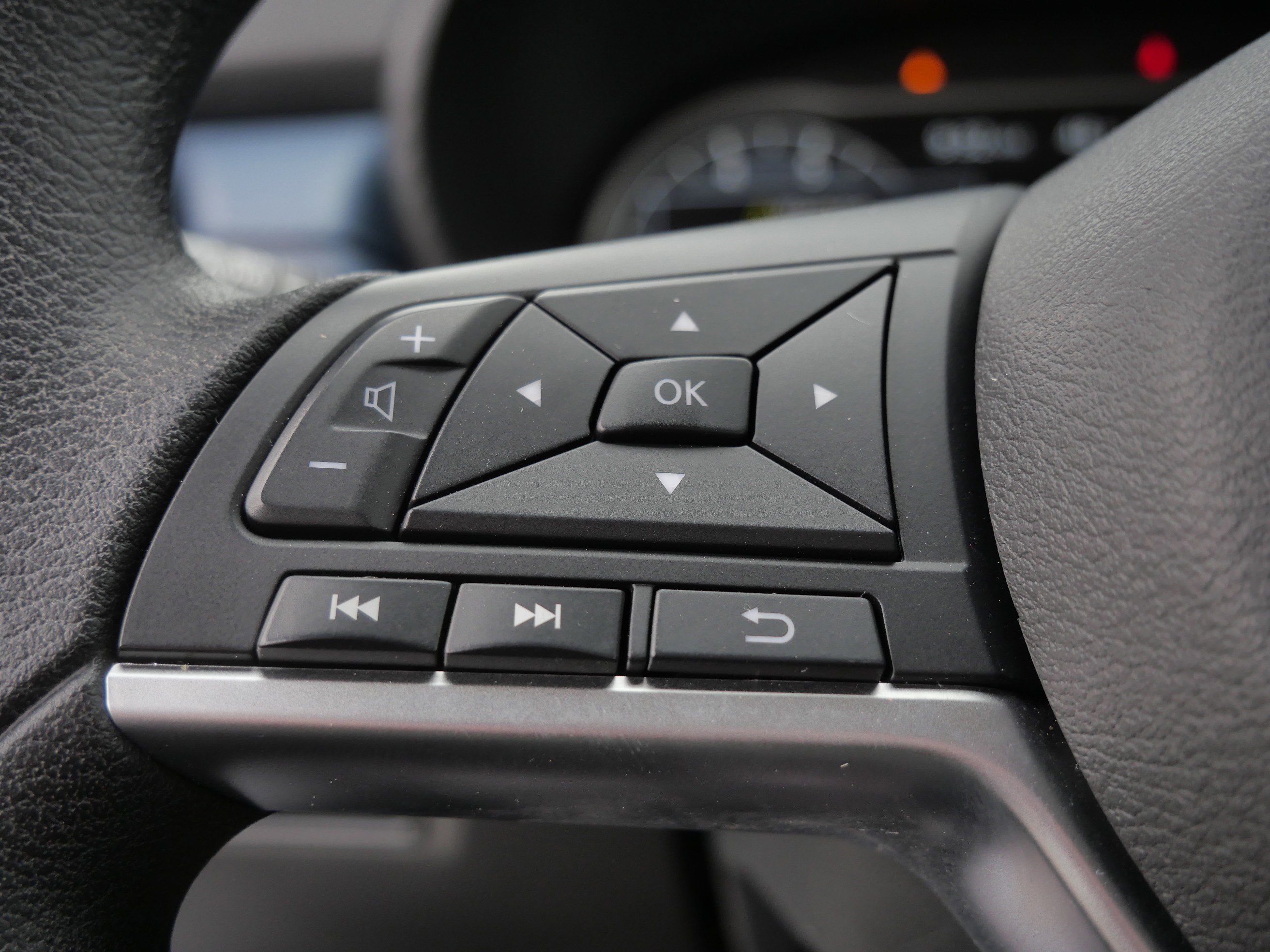Used 2025 Nissan Versa SV FWD image 27
