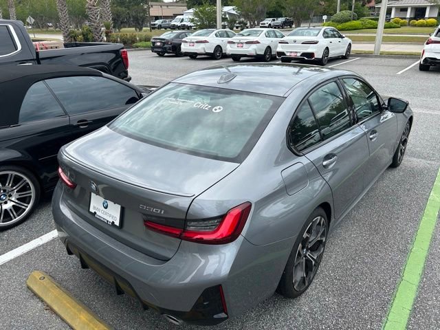 Used 2025 BMW 330i Sedan w/ M Sport Package RWD image 9