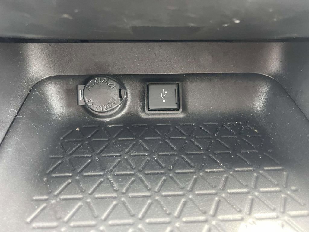 Used 2022 Toyota RAV4 LE image 30