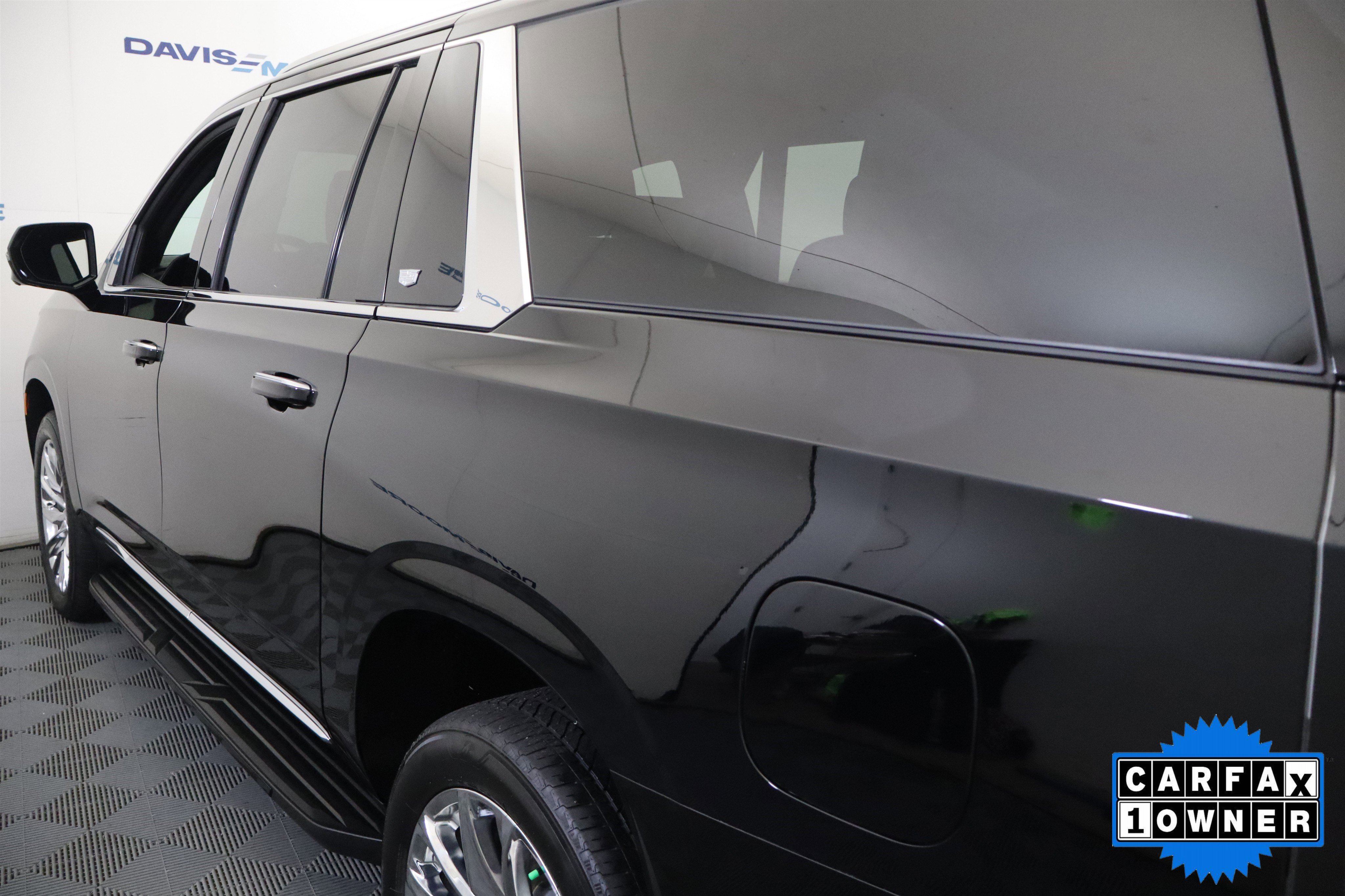 Used 2023 Cadillac Escalade ESV Premium Luxury w/ LPO, Radiant Package image 12