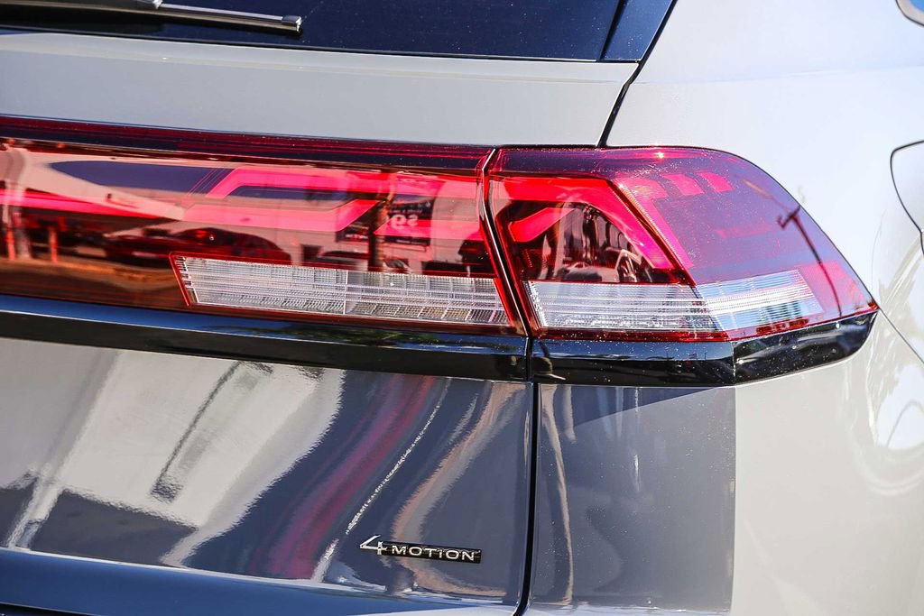 New 2026 Volkswagen Atlas Cross Sport SEL R-Line image 11