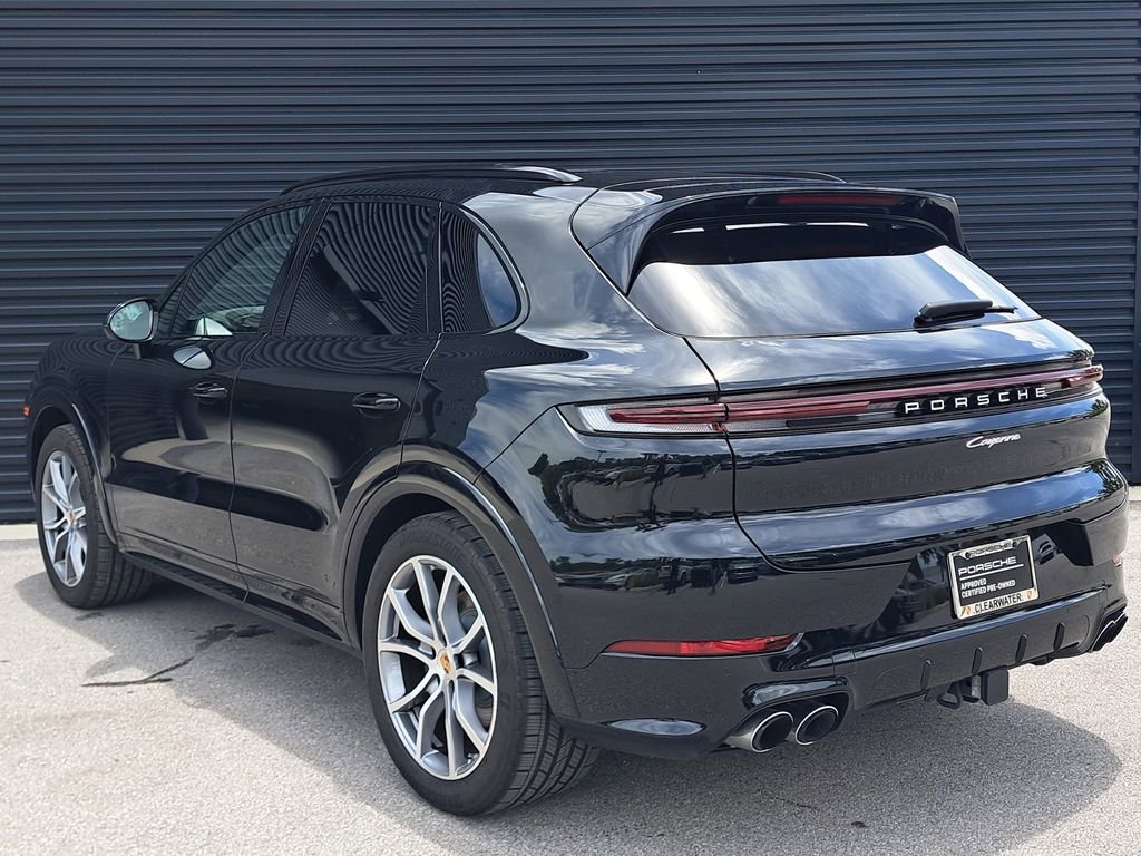 Certified 2025 Porsche Cayenne image 3