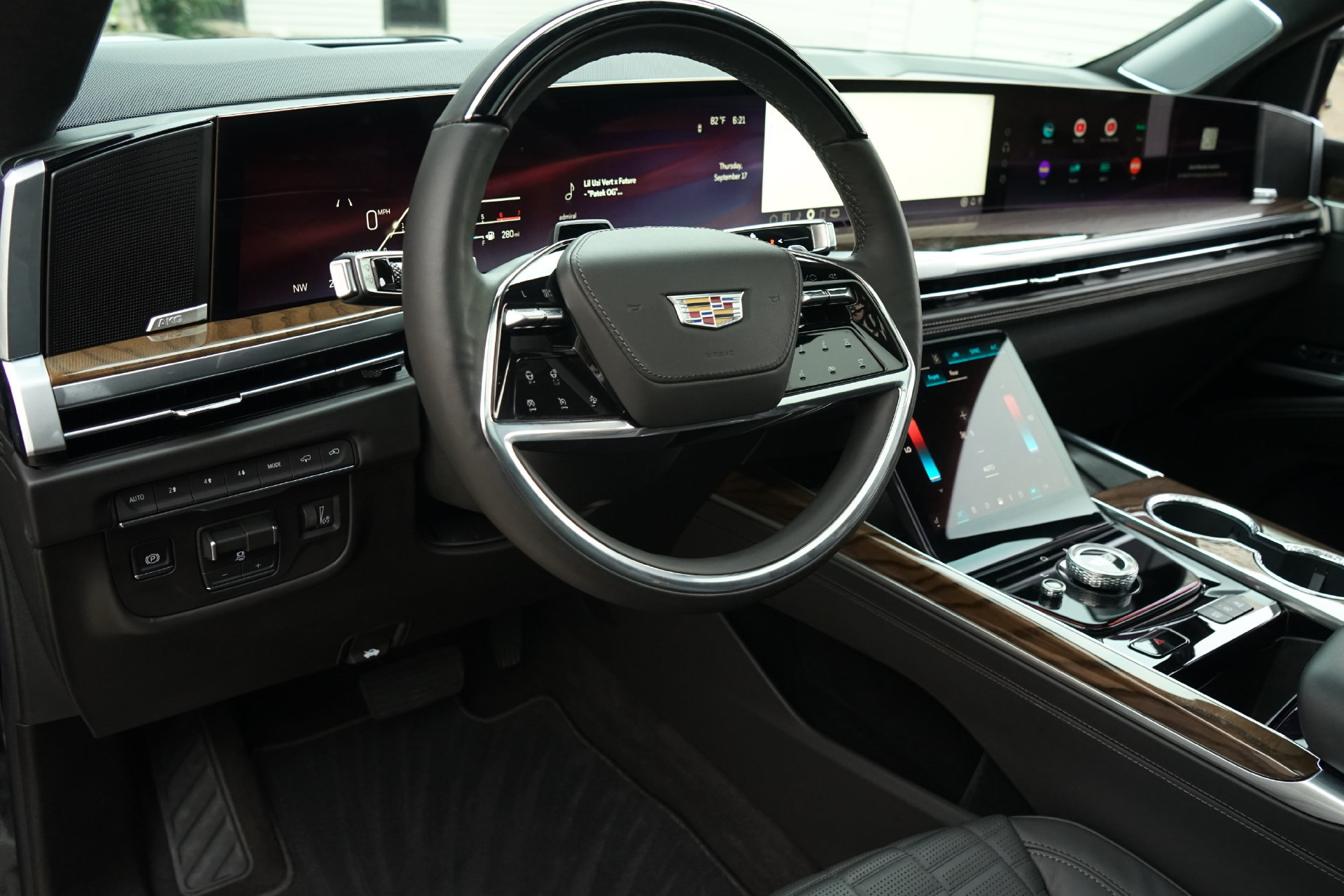 Used 2026 Cadillac Escalade Platinum Sport AWD/4WD image 2