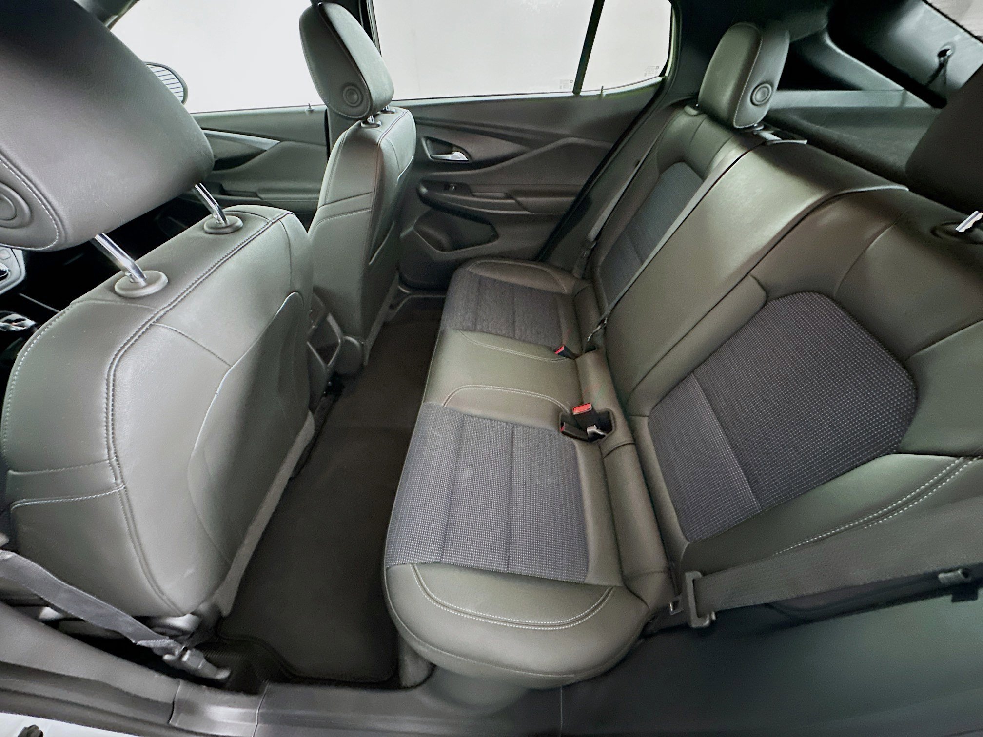 Used 2025 Buick Envista Preferred FWD image 25