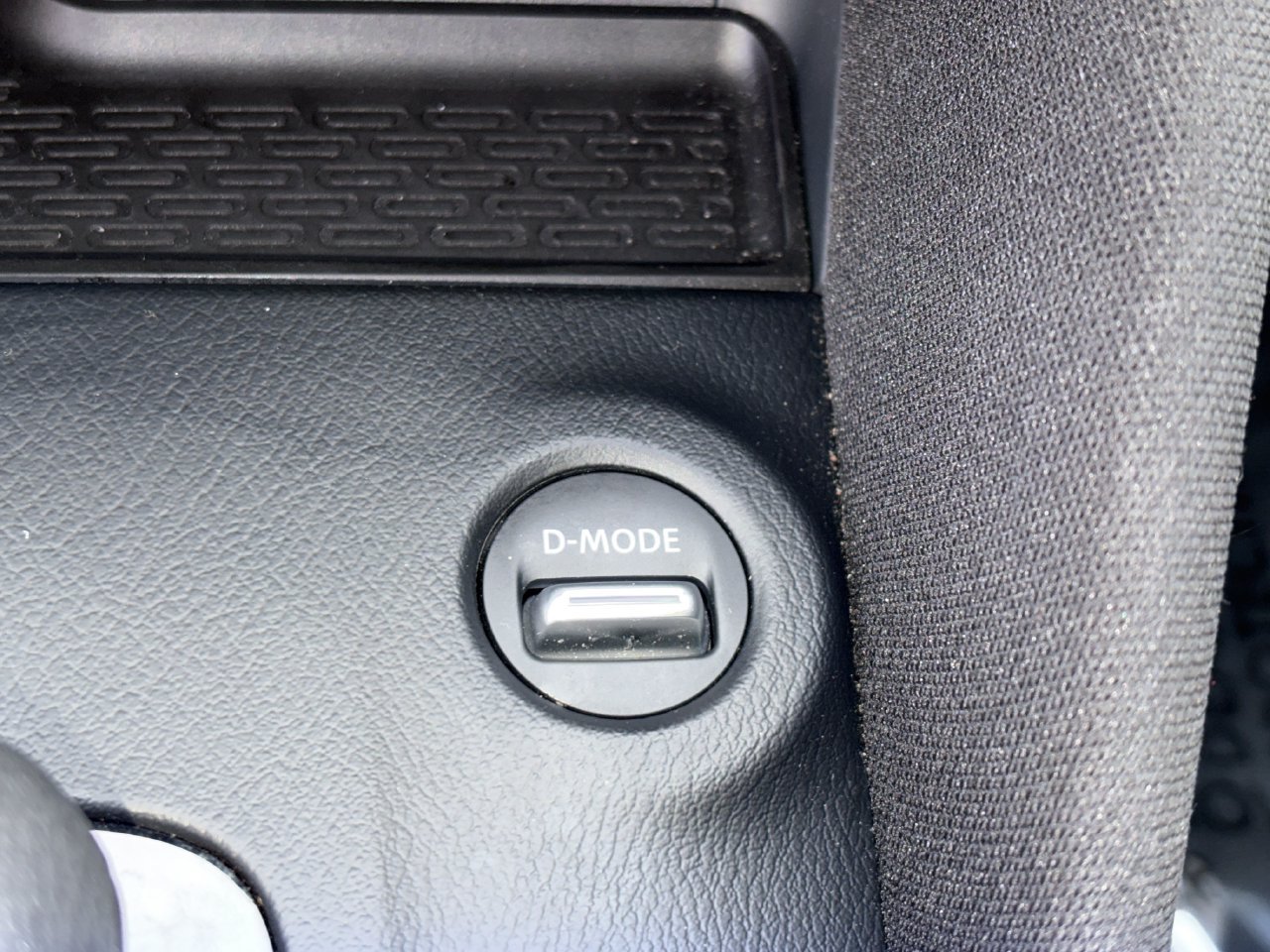 Certified 2025 Nissan Z Sport w/ Floor Mat Package RWD image 18