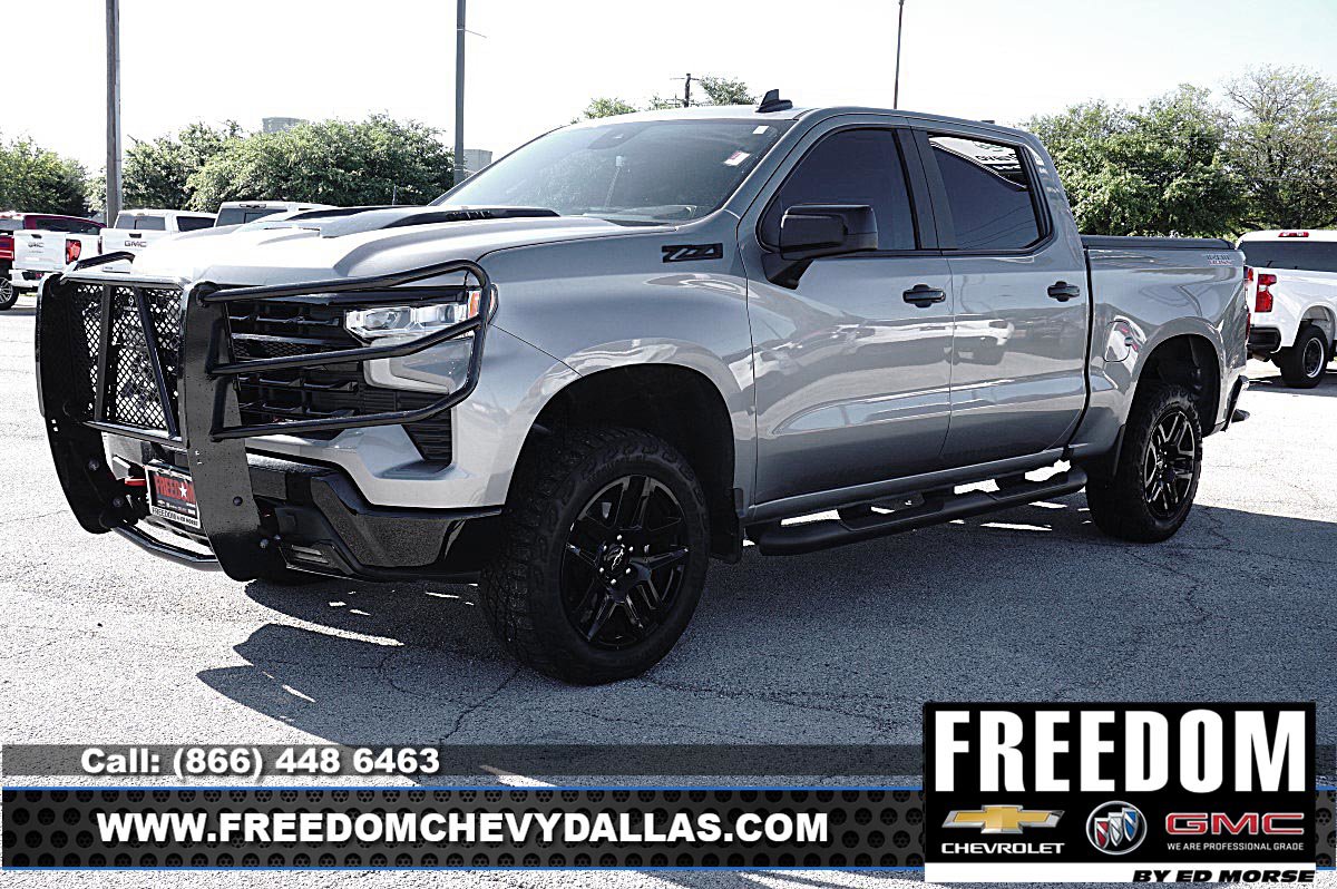 Used 2024 Chevrolet Silverado 1500 LT Trail Boss w/ LPO, Dark Essentials Package AWD/4WD image 3