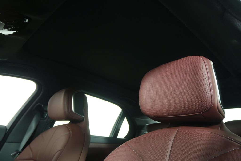 Used 2026 BMW i7 eDrive50 w/ Premium Package RWD image 11