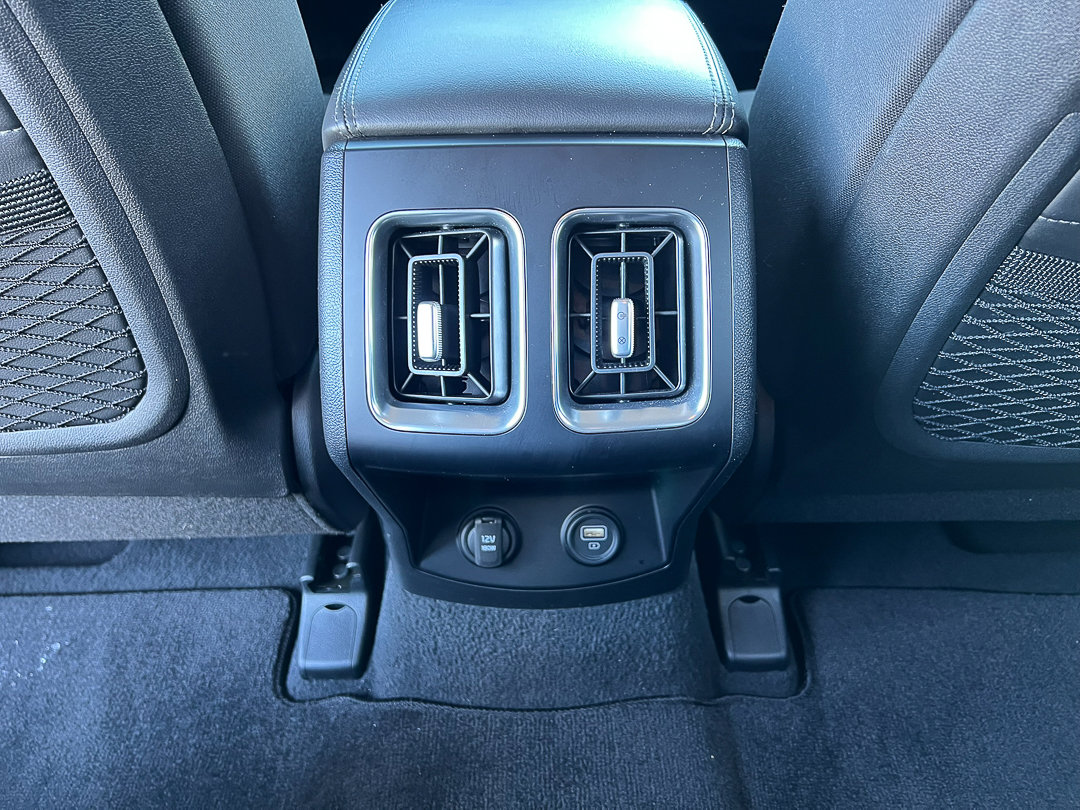 Used 2023 Kia Sorento LX image 49